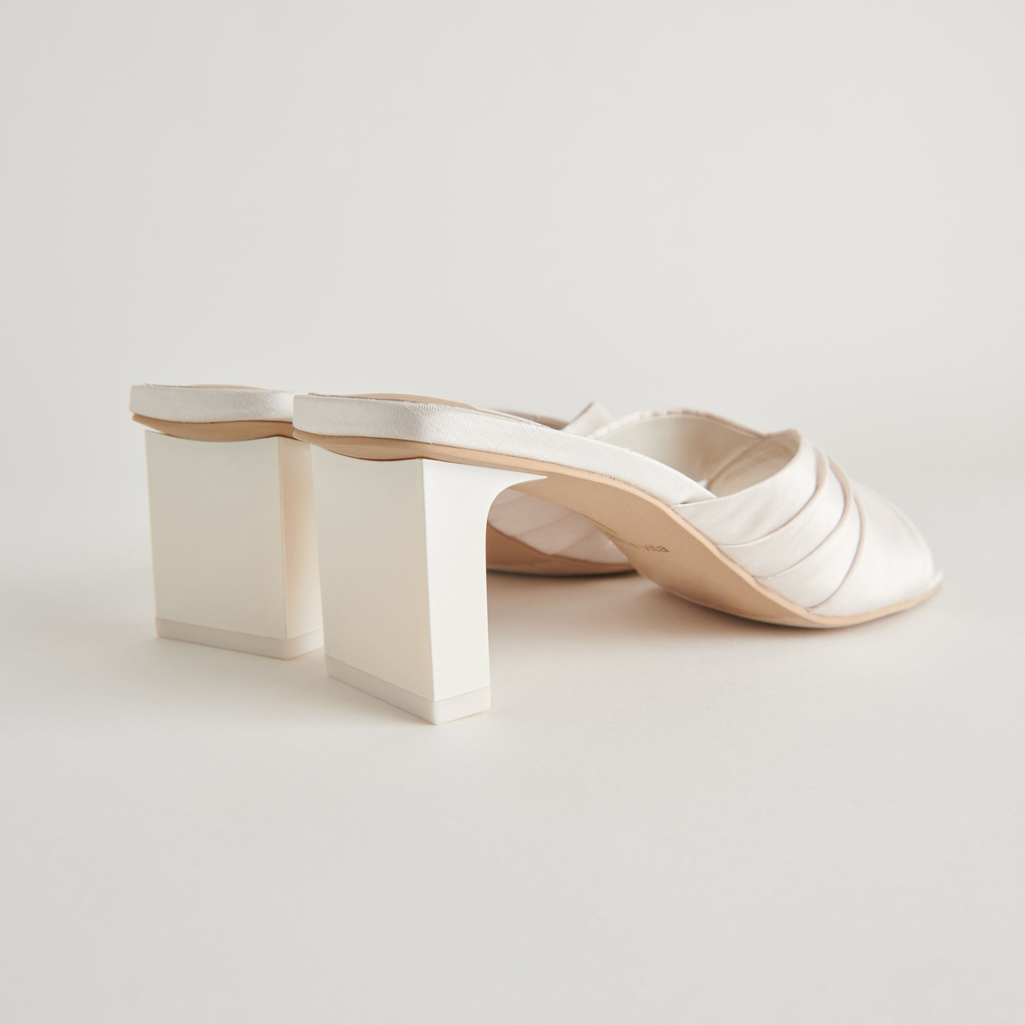 CARLAN HEELS OFF WHITE SILK - Image 6