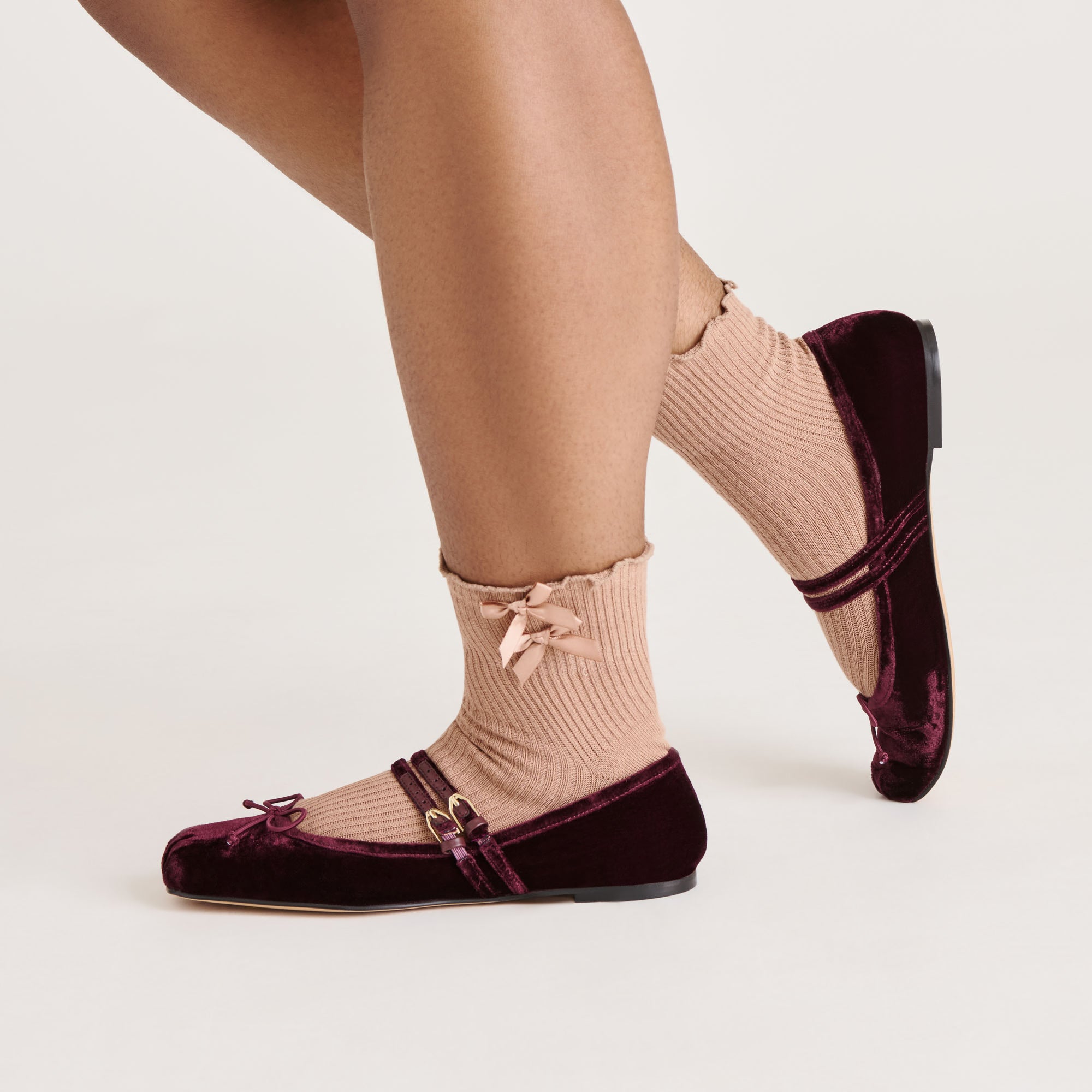 LETTUCE EDGE BOW ANKLET SOCKS MOCHA - Image 2