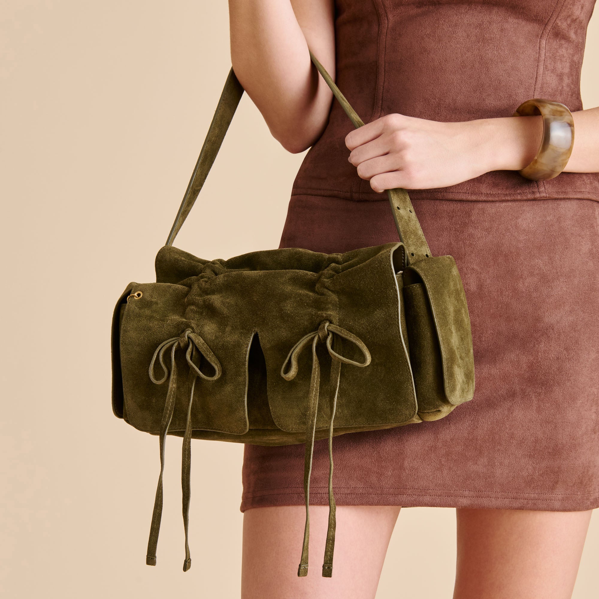 HUDSON SHOULDER BAG OLIVE SUEDE - Image 3