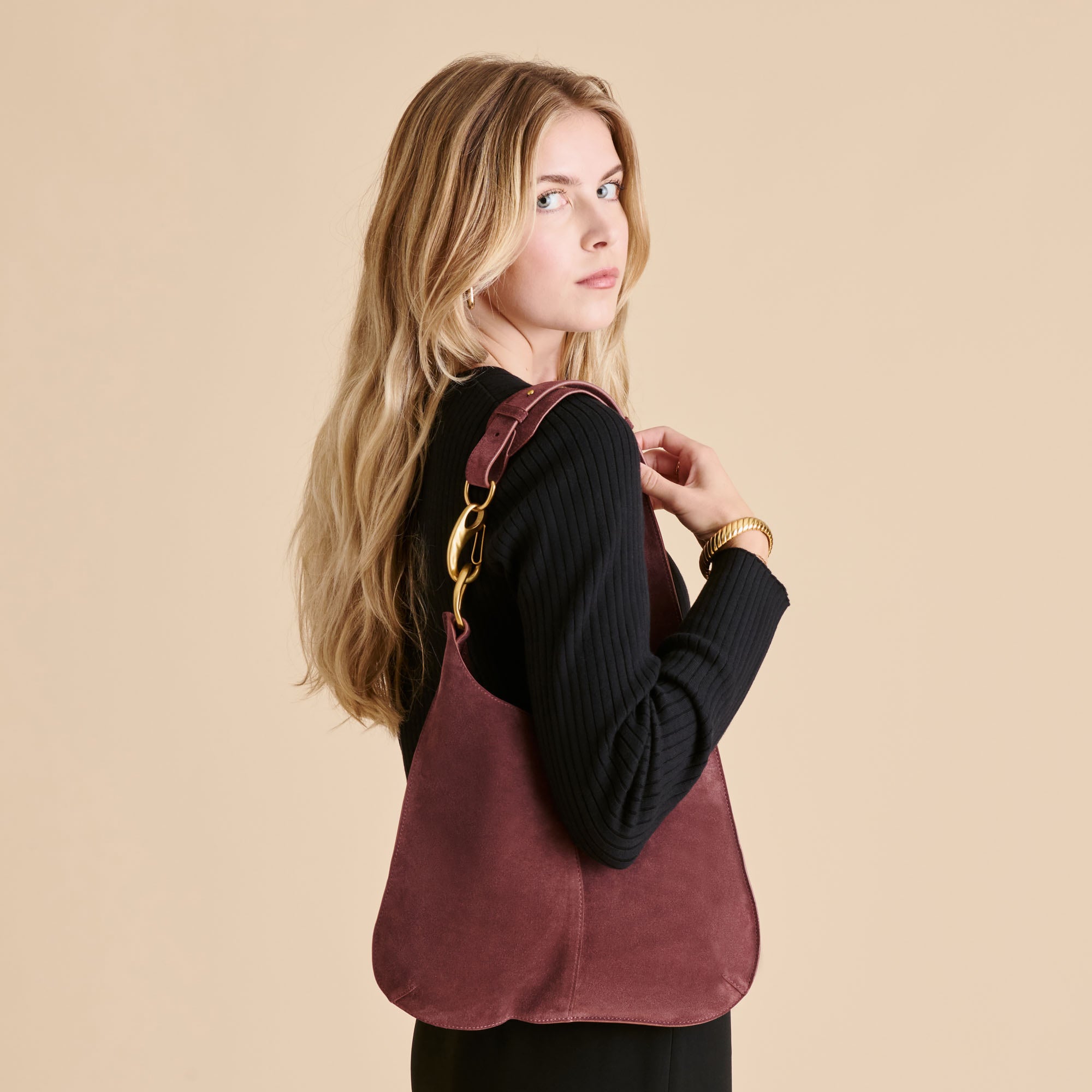 JOHNNIE SHOULDER BAG BURGUNDY SUEDE - Image 2