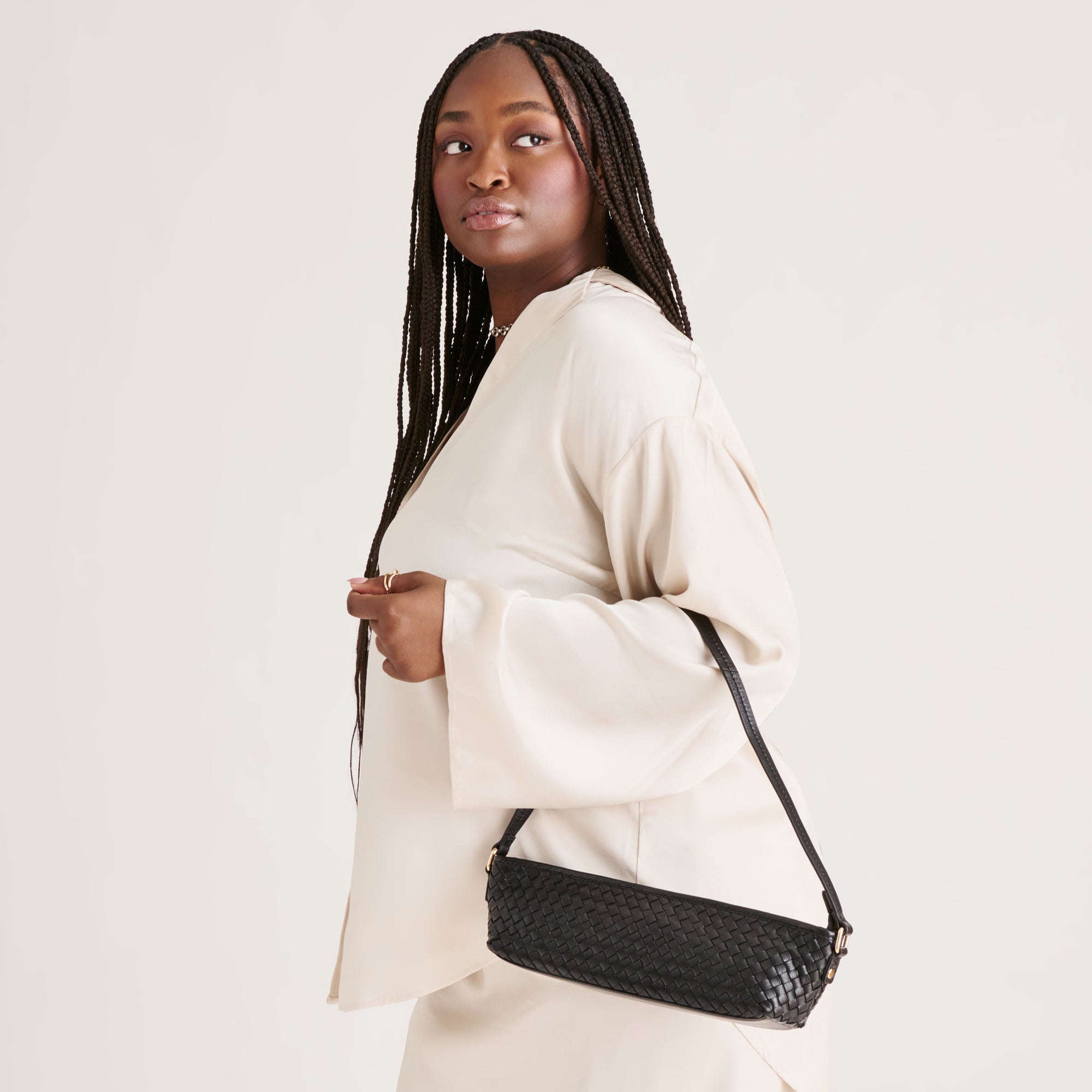 SAVAII WOVEN SHOULDER BAG BLACK WOVEN LEATHER - Image 8