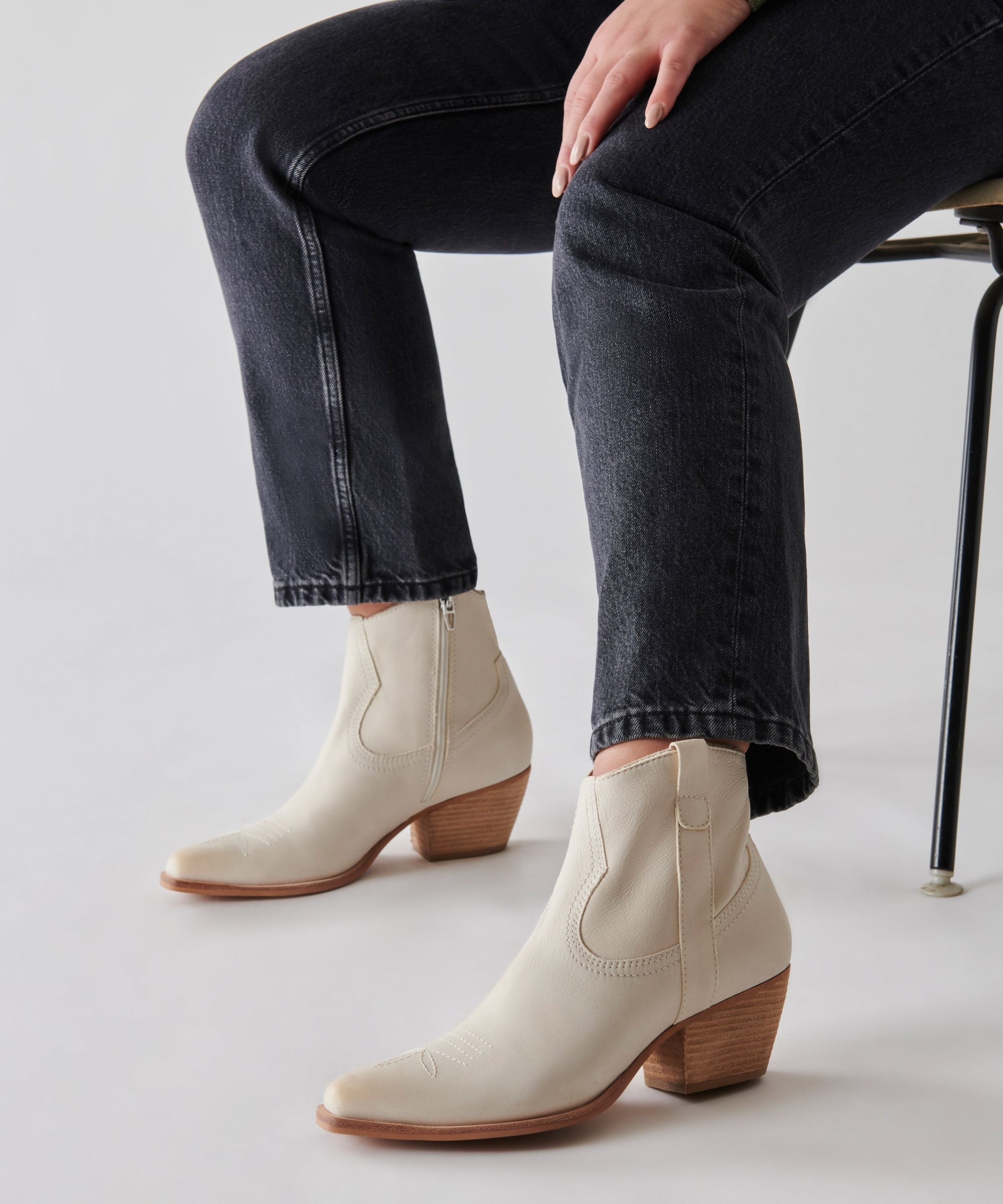 SILMA BOOTIES IVORY NUBUCK - re:vita - Image 2